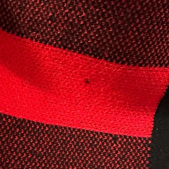 Red and Black Women's Blanket Jacket NWOT - Picture 6 of 9
